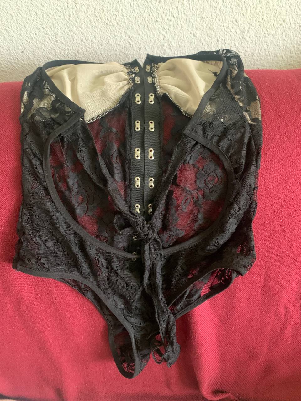 bustier corset noir et body lingerie