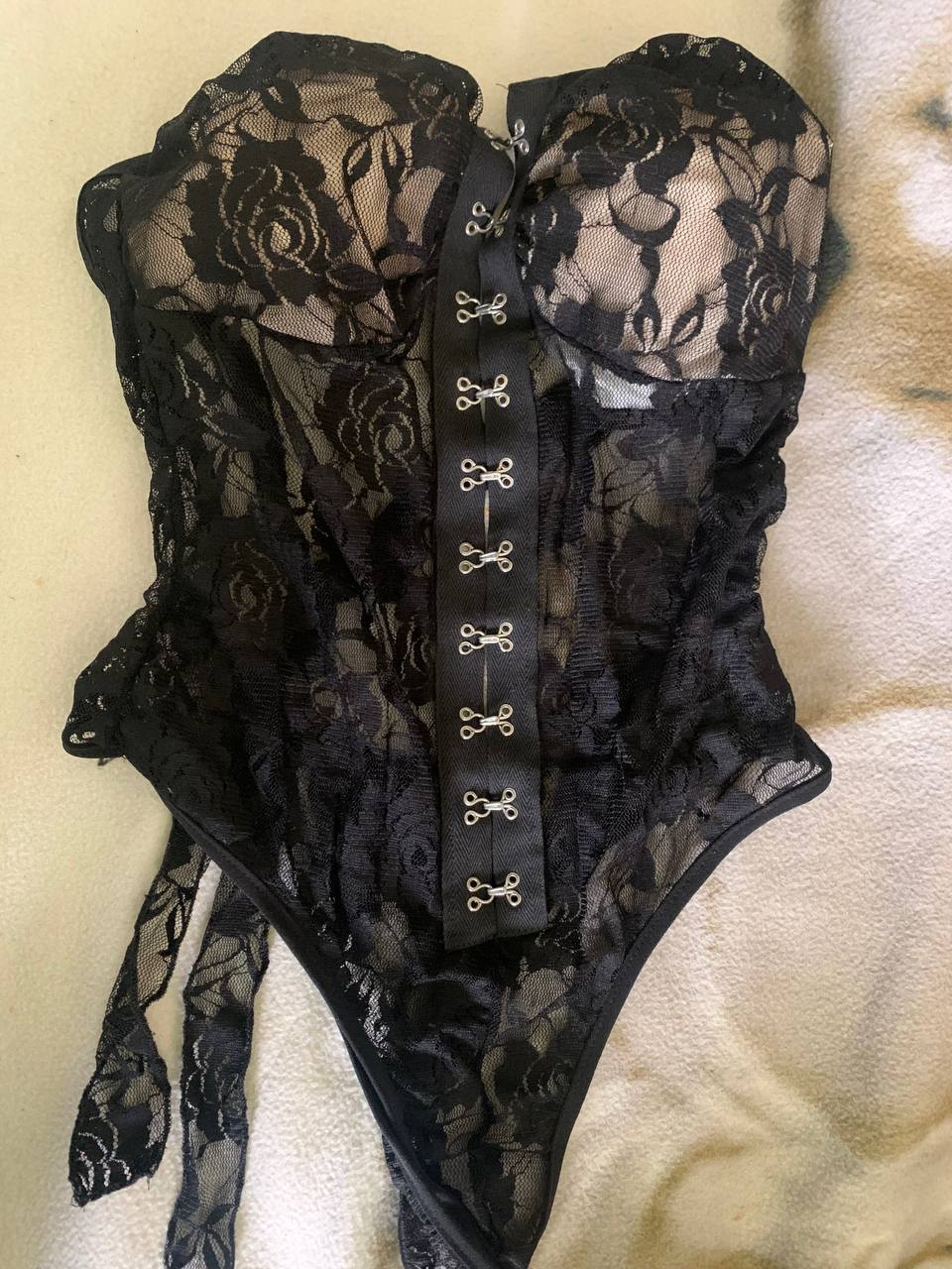 bustier corset noir et body lingerie