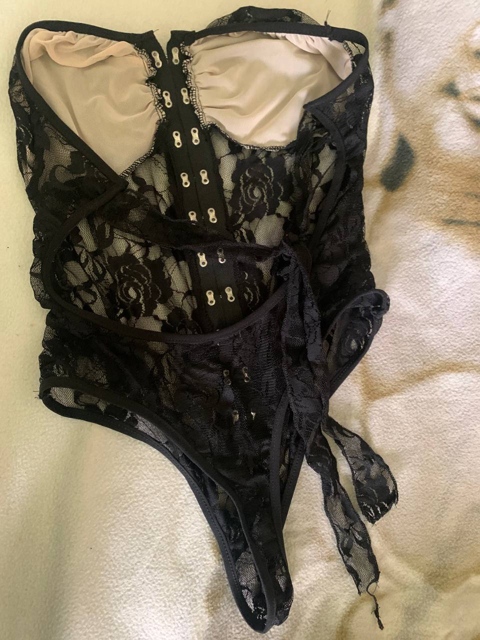 bustier corset noir et body lingerie