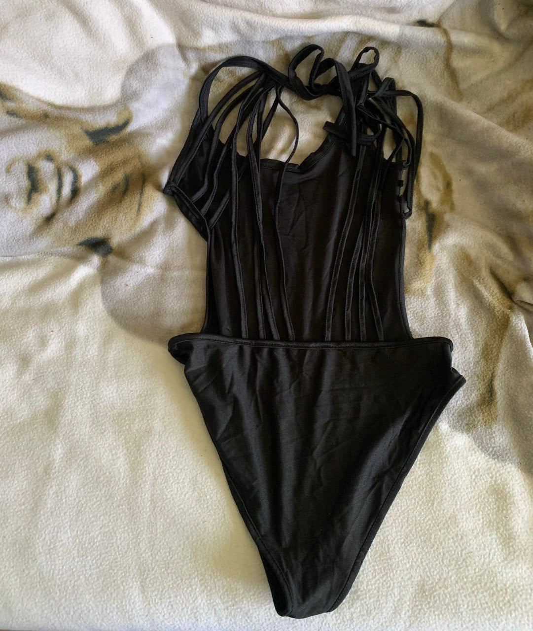 les body noir, reille,bordeux et bleu turquoise