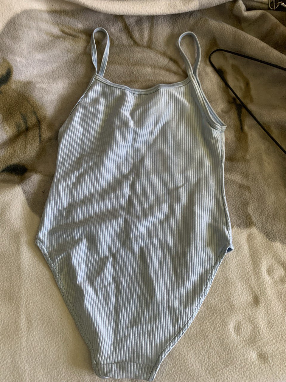 les body noir, reille,bordeux et bleu turquoise