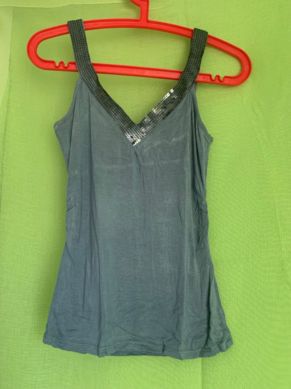 BLOUSE NOIR A FRANGE ET BLOUSE GRISE
