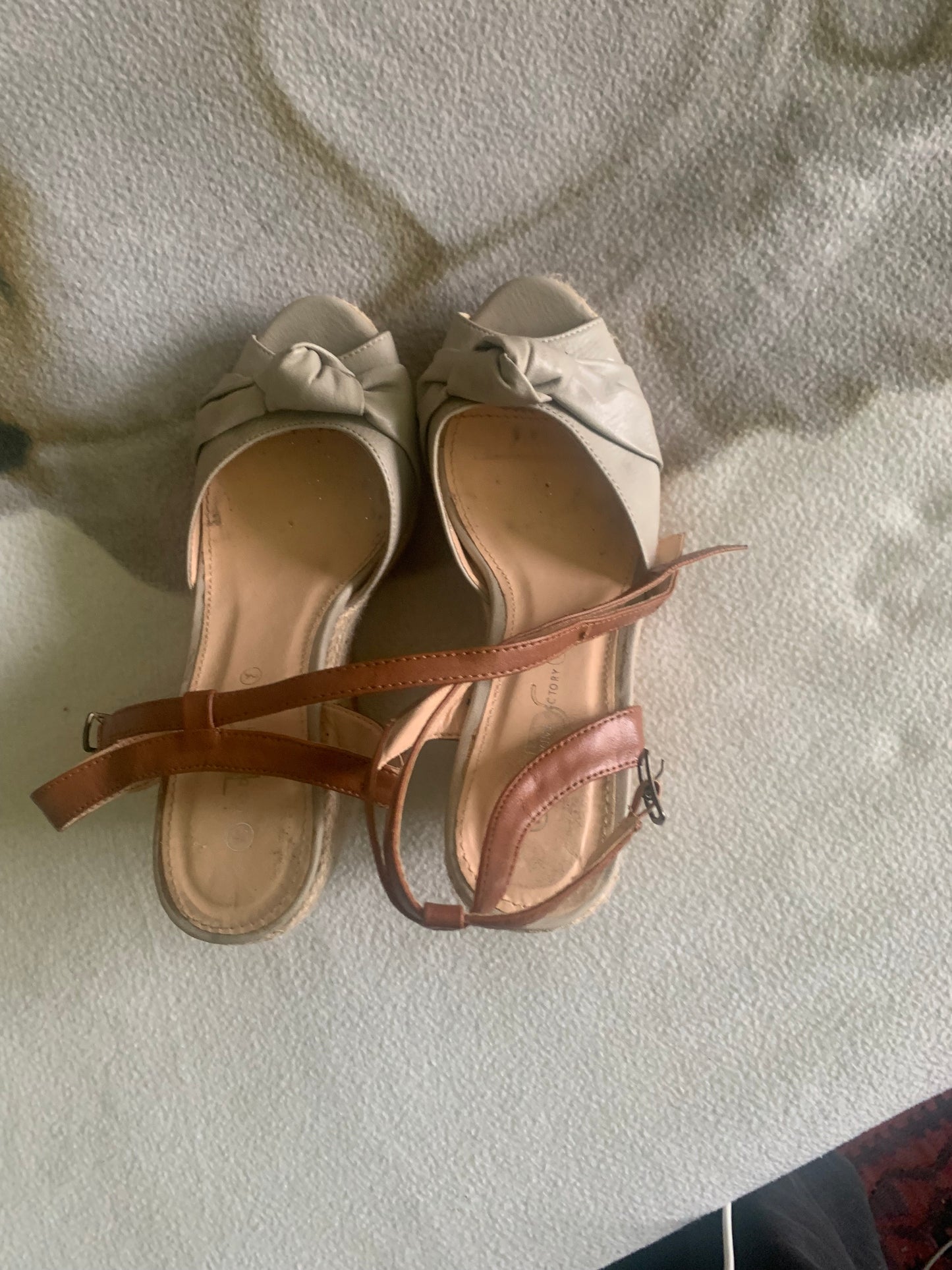 chaussure  en cannisses
