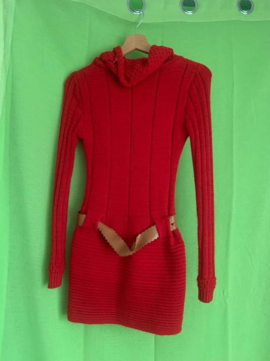 Robe rouge curte