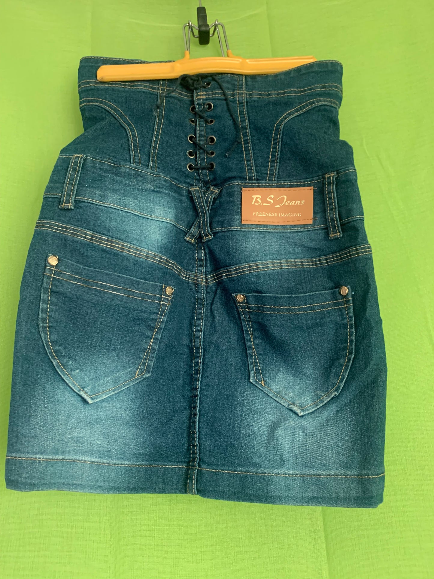Jupe jeans court et jupe jeans court de taille haute