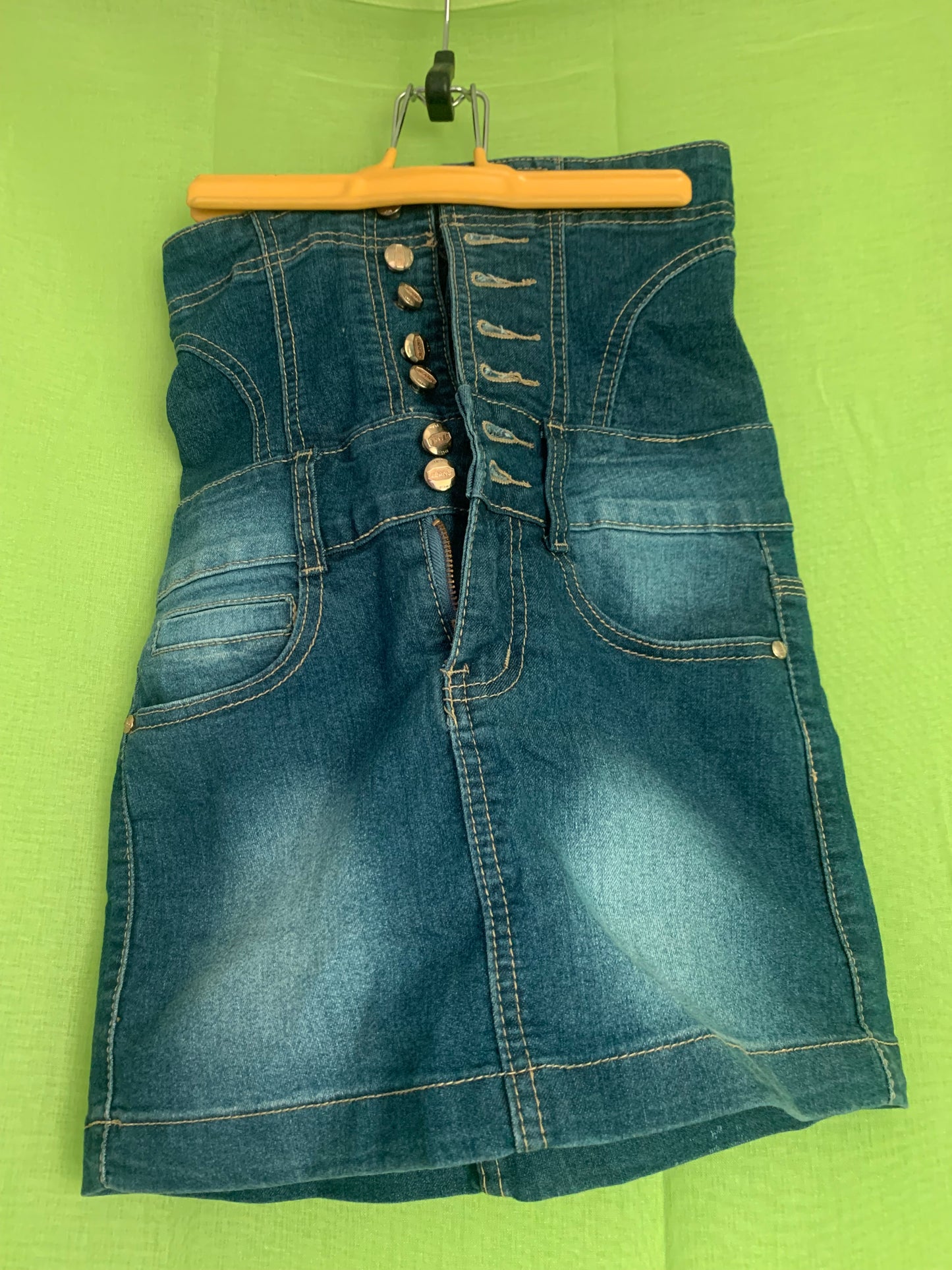 Jupe jeans court et jupe jeans court de taille haute