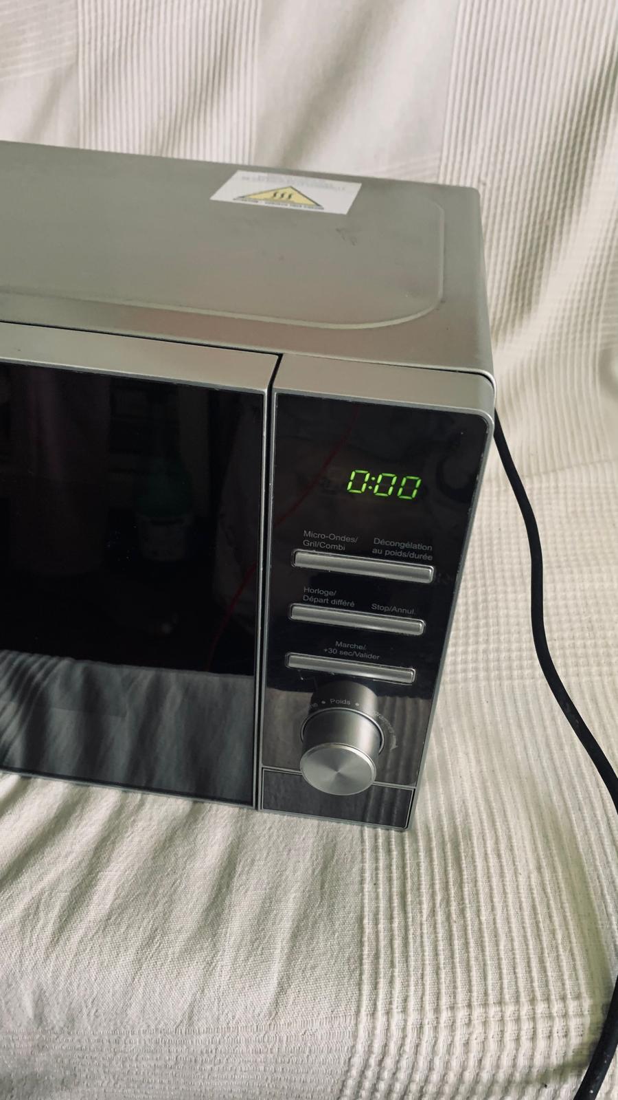 MICRO-ONDES ESSENTIEL