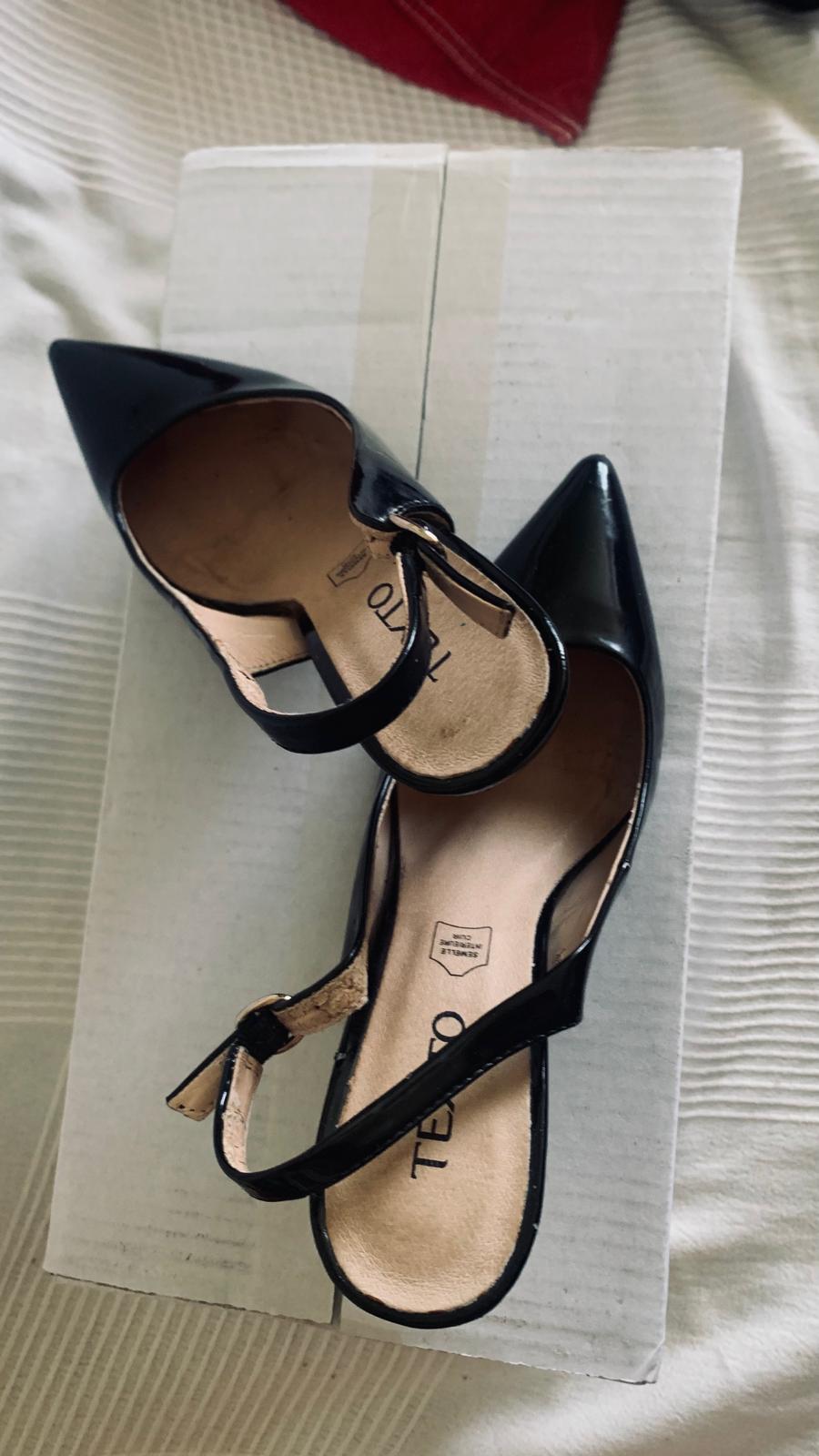 CHAUSSURE NOIR A TALONS 👠