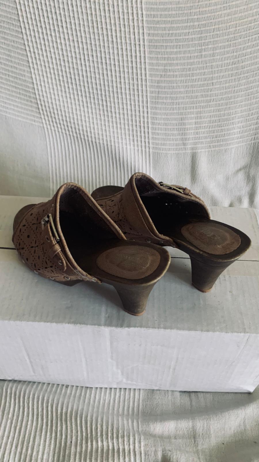 CHAUSSURE D'ÉTÉ A TALONS