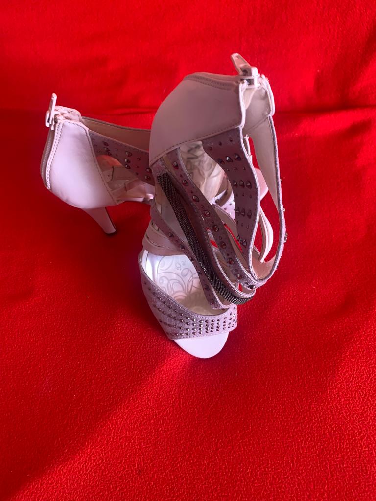ESCARPIN BLANC AVEC PERLES