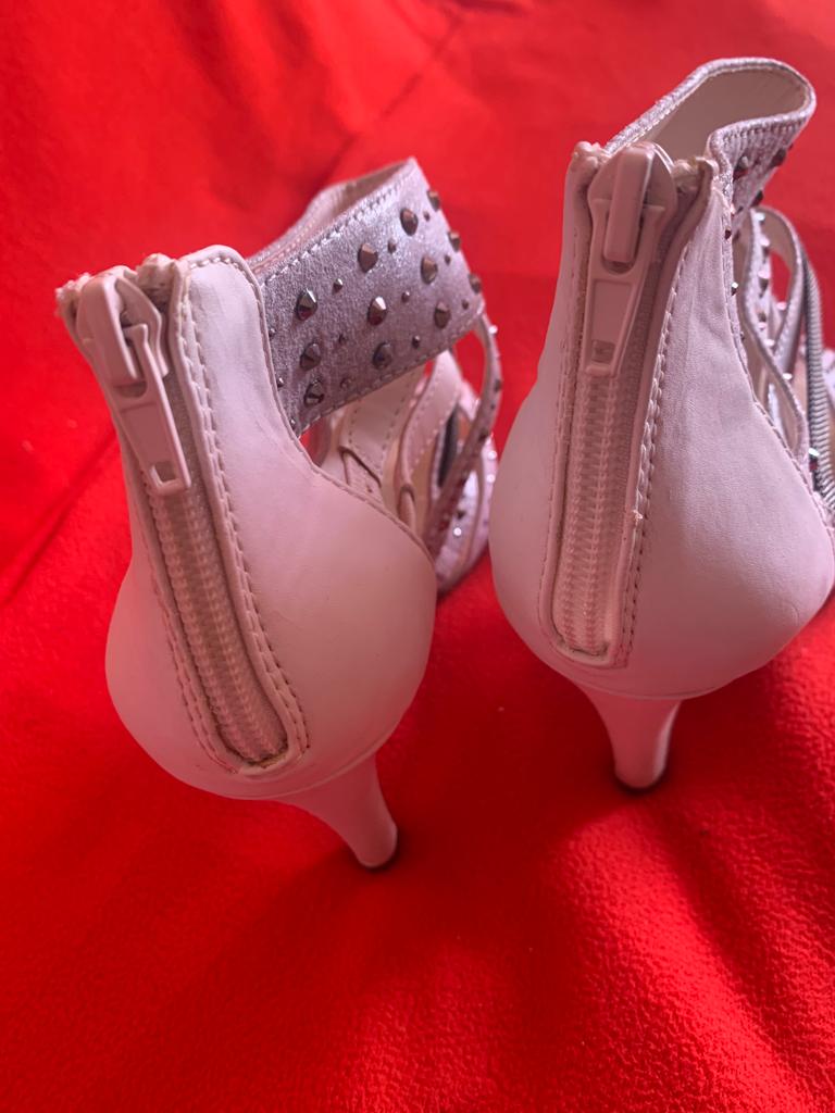 ESCARPIN BLANC AVEC PERLES