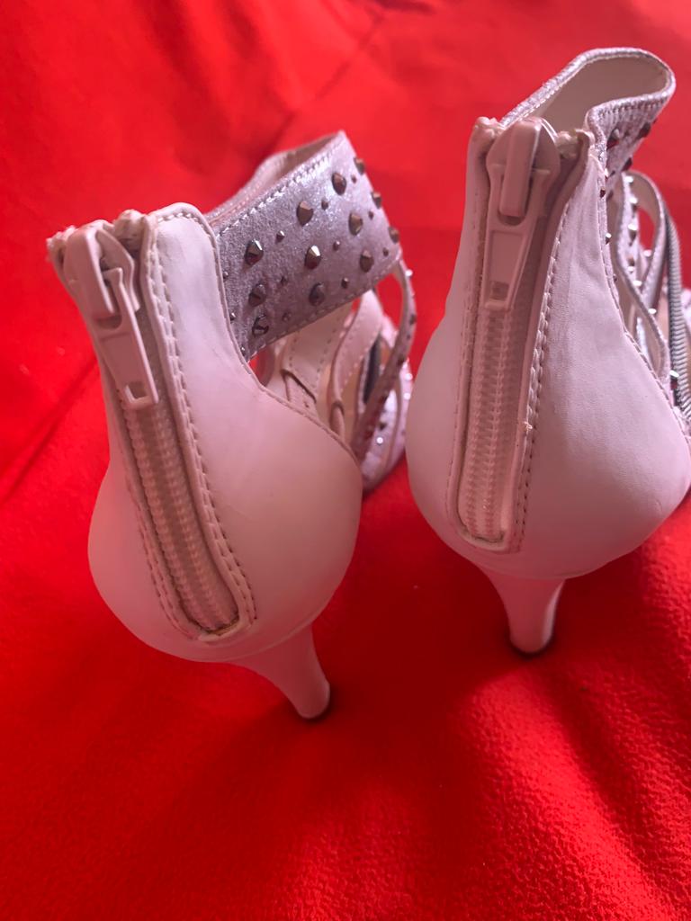 ESCARPIN BLANC AVEC PERLES