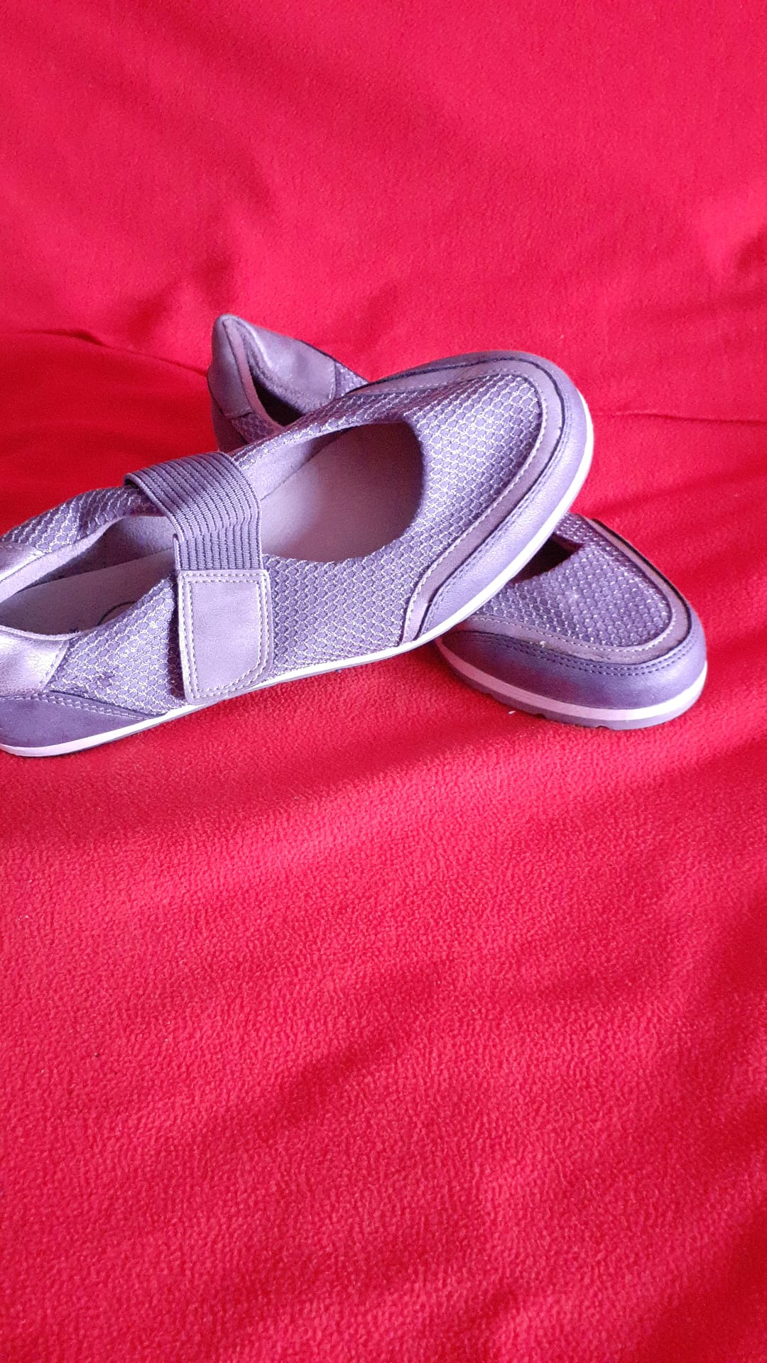 CHAUSSURE ARGENTE SCRATCHE