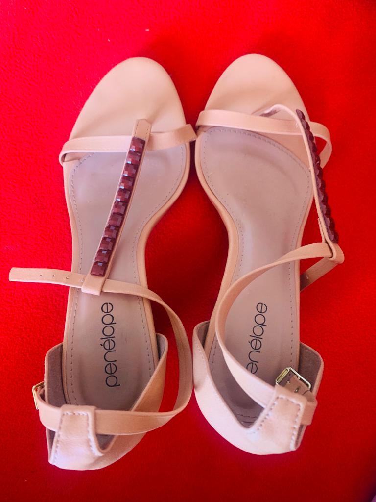 chaussures Marron made Brazil  avec perles Penélope taille 36,EUR38, USA7, MER37  Brown shoes made Brazil with Penélope beads size 36, EUR38, USA7, MER37