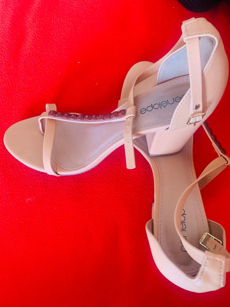 chaussures Marron made Brazil  avec perles Penélope taille 36,EUR38, USA7, MER37  Brown shoes made Brazil with Penélope beads size 36, EUR38, USA7, MER37